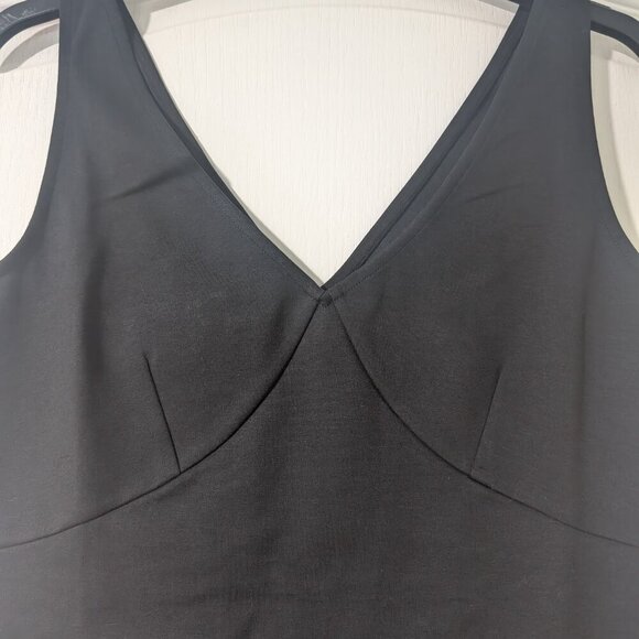 Everlane | The Dream V-Neck Tank Top In Black - Picture 10 of 12